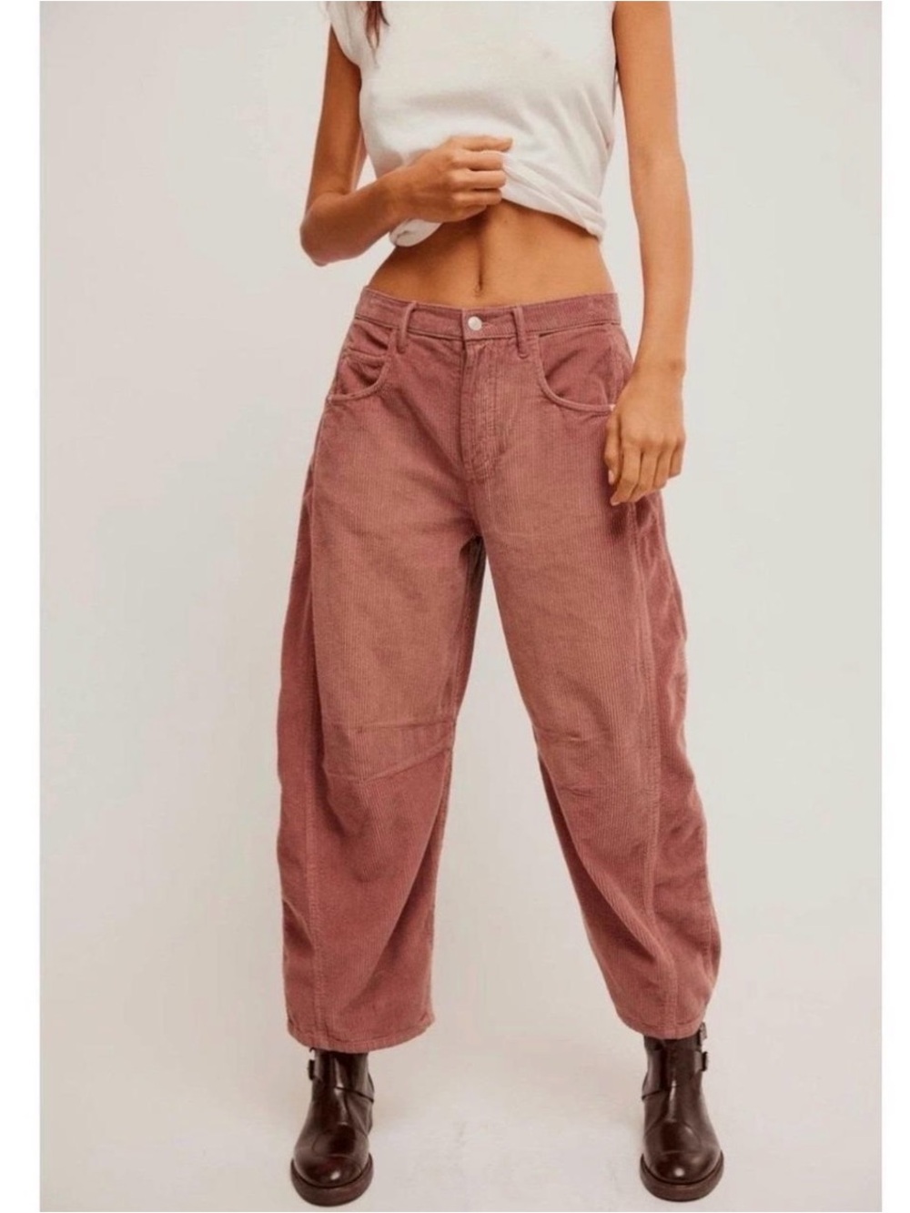 Free people good luck mid rise barrels Corduroy Jeans in Dusty Rose: size 30